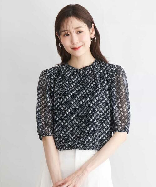 MK MICHEL KLEIN / エムケーミッシェルクラン シャツ・ブラウス | [洗える]幾何柄バンドカラー五分袖ブラウス（ブラック）