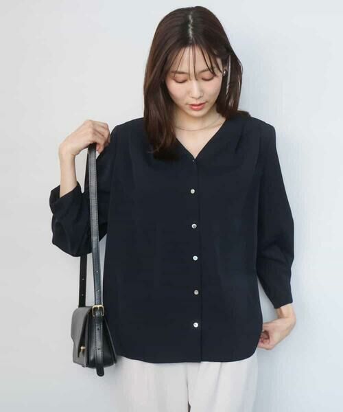 MK MICHEL KLEIN / エムケーミッシェルクラン シャツ・ブラウス | Vネックサテンブラウス/洗える | 詳細1