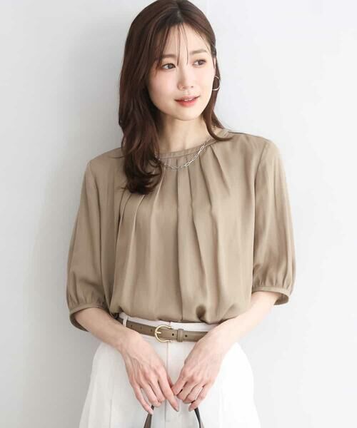 MK MICHEL KLEIN / エムケーミッシェルクラン シャツ・ブラウス | [UVカット/接触冷感/洗える]サテン フロントタックデザインブラウス（キャメル）
