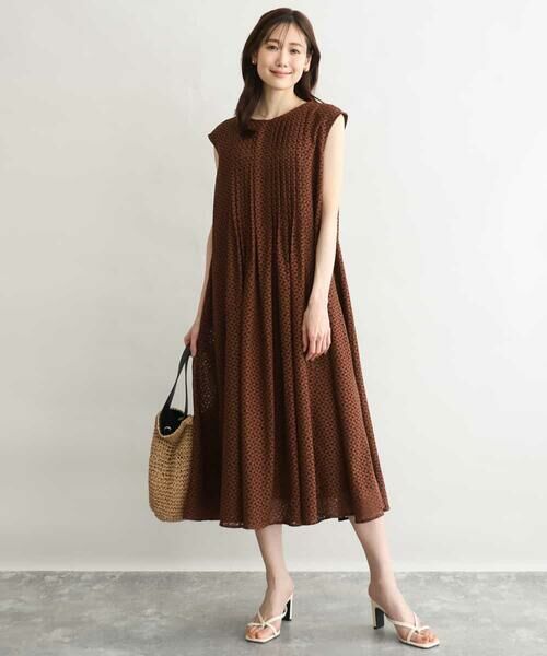 MK MICHEL KLEIN / エムケーミッシェルクラン ロング・マキシ丈ワンピース | [洗える]幾何柄レースAラインワンピース（ブラウン）