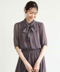 MK MICHEL KLEIN / エムケーミッシェルクラン シャツ・ブラウス | [洗える]ジオメットリック柄リボンタイ付きブラウス