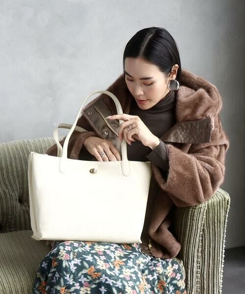 MK MICHEL KLEIN BAG/エムケーミッシェルクランバッグ [A4収納可]牛革スクエアトートバッグ アイボリー F