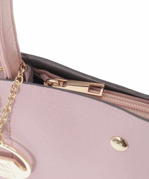 MK MICHEL KLEIN BAG / エムケーミッシェルクランバッグ ショルダーバッグ | [軽量/チャーム付き]ウェーブカットステッチショルダーバッグ | 詳細4