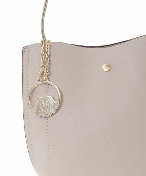 MK MICHEL KLEIN BAG / エムケーミッシェルクランバッグ ショルダーバッグ | [軽量/チャーム付き]ウェーブカットステッチショルダーバッグ | 詳細9