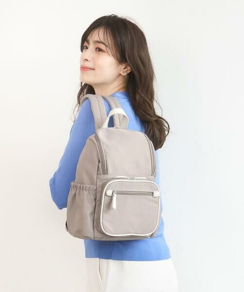 MK MICHEL KLEIN BAG / エムケーミッシェルクランバッグ リュック・バックパック | [撥水/500g以下]多機能ポケットパイピングコンパクトリュック（グレージュ×オフホワイト）