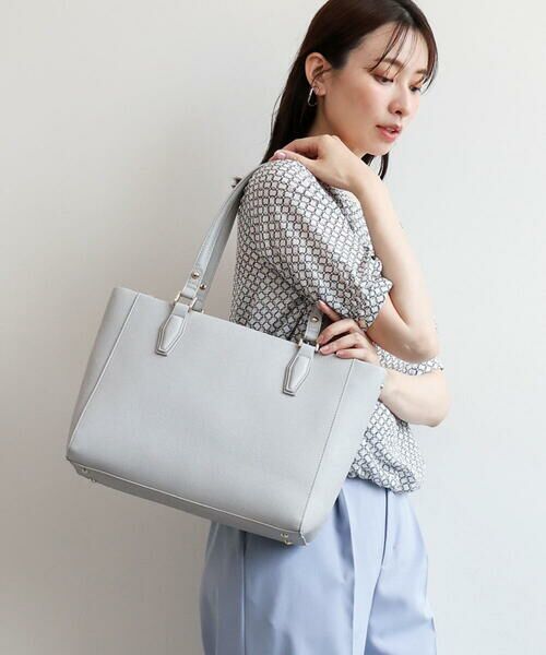 MK MICHEL KLEIN BAG / エムケーミッシェルクランバッグ トートバッグ | [2WAY/A4収納可]合成皮革エンボスビジネストート（ライトグレー）