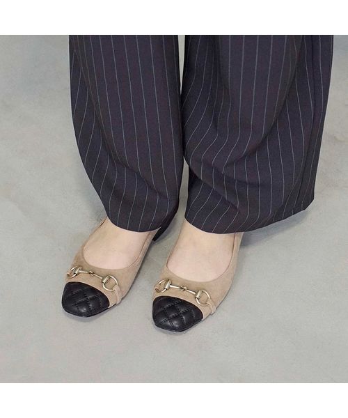 MODE ET JACOMO / モードエジャコモ フラットシューズ | スクエアビットフラットパンプス（ベージュコンビ）