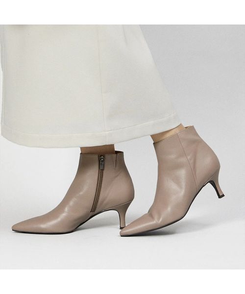 MODE ET JACOMO / モードエジャコモ ブーツ（ショート丈） | ポインテッドトゥアンクルブーツ（ライトグレー）