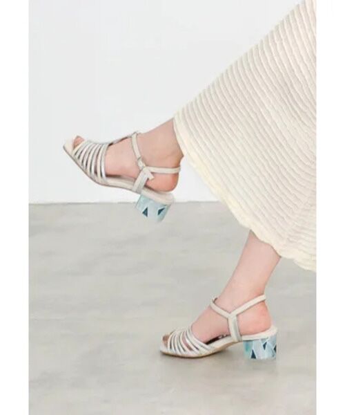 MODE KAORI / モードカオリ サンダル | ステンドグラスヒールTストラップサンダル 21524(ホワイト/C)