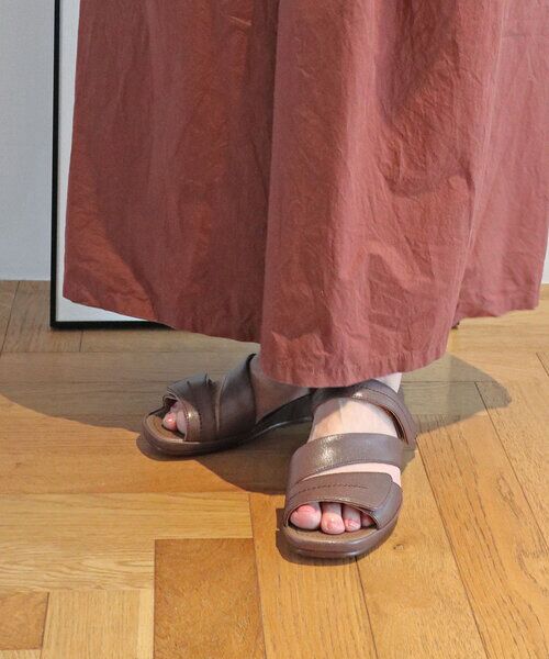MODE KAORI / モードカオリ サンダル | 【本革】 マジックテーププラットサンダル 6725（グレージュ）