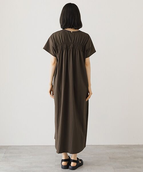 セール】 feerique ポリナイロンストレッチTシャツワンピース