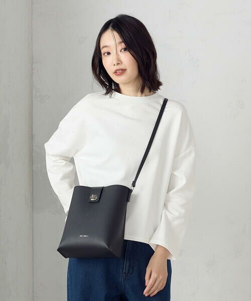 MONO COMME CA/モノコムサ ひねり金具 縦長ショルダー ブラック F MONO COMME CA/モノコムサ ひねり金具 縦長ショルダー ブラック F
