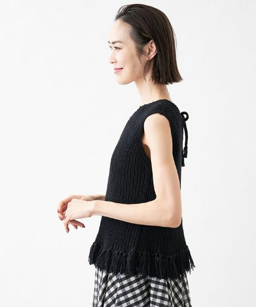 レリアン　NEMIKA ネミカ　フード付きジップベスト　アイボリー Vネックベスト【NEMIKA】|ネミカ | レリアン公式オンラインストア