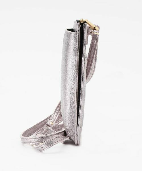 NEMIKA / ネミカ メッセンジャーバッグ・ウエストポーチ | メタリックレザースマートフォンポシェット【VIOLAd’ORO】 | 詳細2