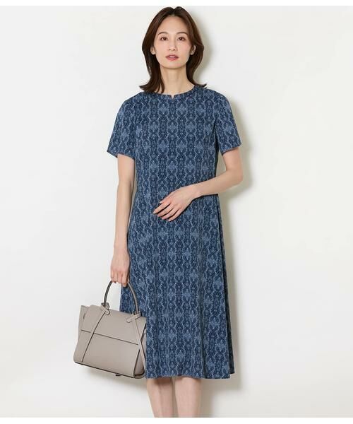 NEWYORKER / ニューヨーカー ミニ丈・ひざ丈ワンピース | ミモザプリント 半袖フレアワンピース（ネイビー）