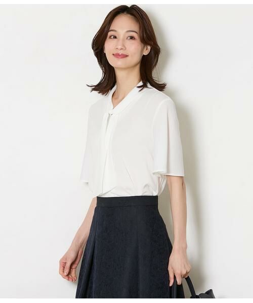 NEWYORKER / ニューヨーカー シャツ・ブラウス | ソフトジョーゼット フレア5分袖ボウタイブラウス（ホワイト）