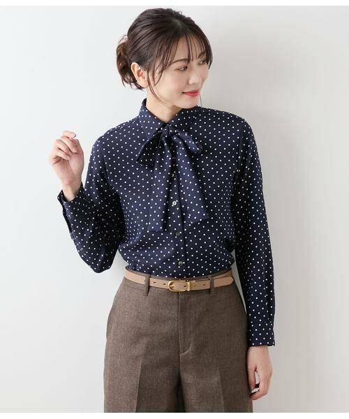 NEWYORKER L-SIZE/ニューヨーカー エルサイズ アムンゼンドットプリント 長袖ボウタイブラウス ネイビー L15号 NEWYORKER L-SIZE/ニューヨーカー エルサイズ アムンゼンドットプリント 長袖ボウタイブラウス ネイビー L15号