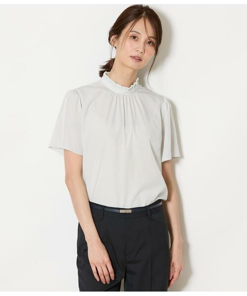 NEWYORKER L-SIZE / ニューヨーカー エルサイズ シャツ・ブラウス | ミニドットデシン スタンドフリル半袖ブラウス（ライトグレー）