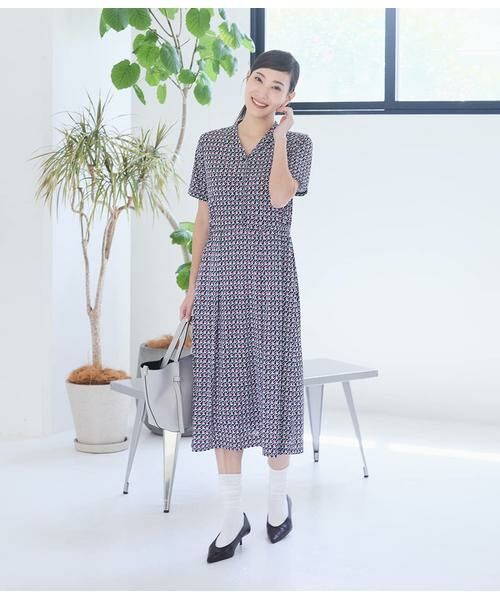 NEWYORKER L-SIZE / ニューヨーカー エルサイズ ミニ丈・ひざ丈ワンピース | 強撚スムースナイトキューブプリント 半袖Vネックワンピース(ピンク)