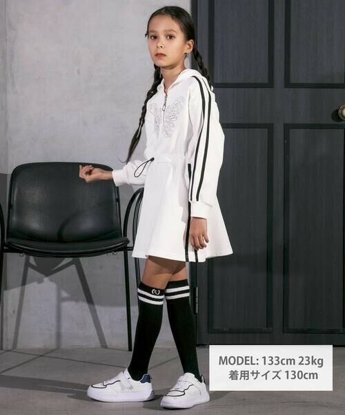 nexchic / ネクシック ミニ丈・ひざ丈ワンピース | バタフライパッチフード付き裏毛ワンピース(110~150cm) | 詳細1