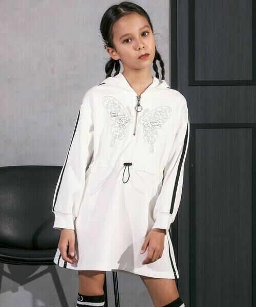 nexchic / ネクシック ミニ丈・ひざ丈ワンピース | バタフライパッチフード付き裏毛ワンピース(110~150cm)（ホワイト）