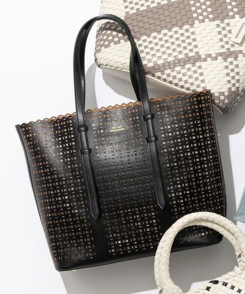 23区/ニジュウサンク フェイクレザー カットアウト トートバッグ ブラック系 F 23区/ニジュウサンク フェイクレザー カットアウト トートバッグ ブラック系 F