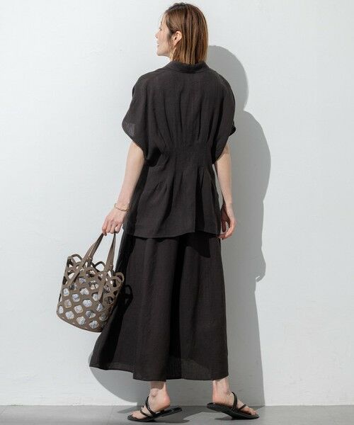 美品♪23区　LIBECO クルーネックシャツテール ブラウス　リネン　ゆったり 23区 LIBECO クルーネックシャツテール ブラウス - メルカリ