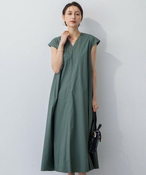23区/ニジュウサンク 【接触冷感/撥水加工/洗える】ストレッチブロード Vネックワンピース セージグリーン系 38 23区/ニジュウサンク 【接触冷感/撥水加工/洗える】ストレッチブロード Vネックワンピース セージグリーン系 38