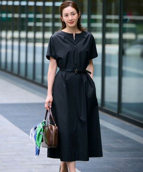 値引【未使用23区】23Fondation 濃いグリーンワンピース　M-Lサイズ 23Fondation/WOMEN】一枚でスタイリングが完成！快適ワンピース