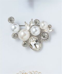 23区 / ニジュウサンク ブローチ・コサージュ | パールMIXトライアングル ブローチ