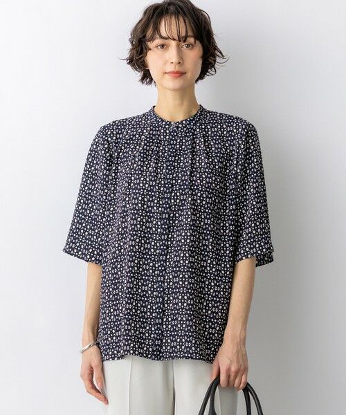 23区 / ニジュウサンク シャツ・ブラウス | カレイドスコーププリント バンドカラー ブラウス（ネイビー系）