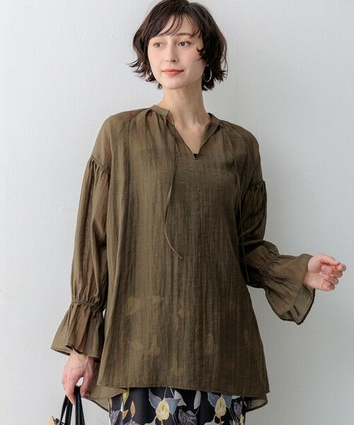 23区 / ニジュウサンク シャツ・ブラウス | リネンミックスシアースラブ ギャザーブラウス（カーキ系）