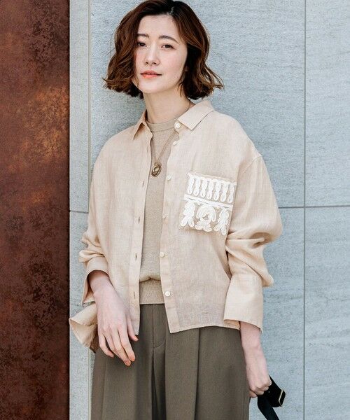 23区 / ニジュウサンク シャツ・ブラウス | LIBECOリネン ポケット刺繍 クロップドシャツ（ベージュ系）