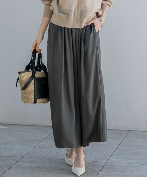 23区 / ニジュウサンク ミニ・ひざ丈スカート | シルキーサテン ギャザースカート（グレー系）