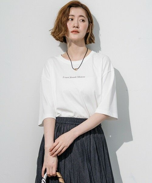 23区 / ニジュウサンク カットソー | ドロップショルダー メッセージ ロゴTシャツ（ホワイト系）