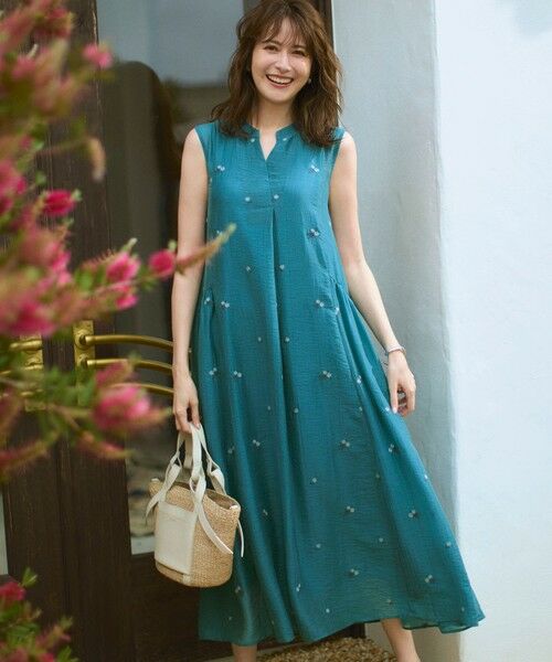 23区 / ニジュウサンク ロング・マキシ丈ワンピース | 【一部予約/WEB&一部店舗限定】シアーワッシャー 刺繍 ワンピース（ターコイズ×グレーフラワー系）