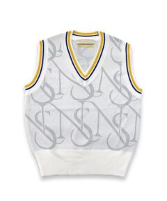 <font color='#0063B1'><b>【林菜乃子プロ着用】<br>大胆なロゴ×洗練シルエット。着るだけで印象が変わる接触冷感ニット</b></font><br><br>Nissa Golfの「NS」ロゴを大胆にデザインし、クラシックなムードの中にモダンなスポーティーエッセンスを加えたニットベスト。洗練されたシルエットと機能性を兼ね備え、プレー中もオフの日もスマートな印象を演出する一着です。<br><br>ウエストリブはやや太めに設計し、着用時に自然とウエストラインが引き締まり、スタイルアップを実現。タックインでもアウトでもバランスよく決まり、上品なシルエットをキープします。<br><br>さらに、リブ部分にはラインデザインを施し、クラシカルな雰囲気にスポーティーなアクセントをプラス。衿や袖ぐりには、ブランドのアイデンティティを表現するブルー・イエロー・ホワイトのNissaカラーのラインをあしらい、ブランドらしさを際立たせました。<br><br>素材には、暑い日でも快適に過ごせる接触冷感機能を持つ特別な糸を使用。汗をかいてもベタつきにくく、さらっとした肌触りをキープし、長時間のプレーでも爽やかな着心地を叶えます。<br><br>モデル(外国人)身長: 160cm/ サイズ2着用<br>モデル(日本人)身長: 168cm/ サイズ2着用<br><br>■コンセプト■<br>南フランスのリゾート地ニース（プロバンス語で「Nissa」）をイメージしたゴルフブランド。美しいコートダジュールを背景にヨーロッパのエスプリを感じさせる洗練されたウェア＆グッズを展開します。<BR>