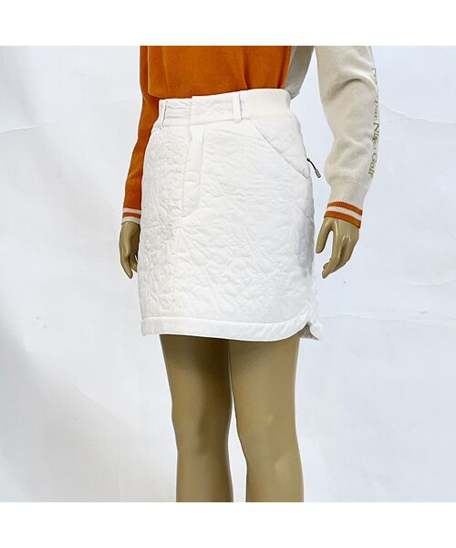 NS23 par Nissa Golf / エヌエス23・パー・ニッサゴルフ ミニ・ひざ丈スカート | 【レディース】ロゴキルティング中綿スカート | 詳細1