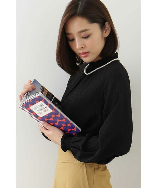 ＊＊N.Natural Beauty Basic / エヌ ナチュラルビューティーベーシック シャツ・ブラウス | フリルネックシャーリングブラウス（ブラック）