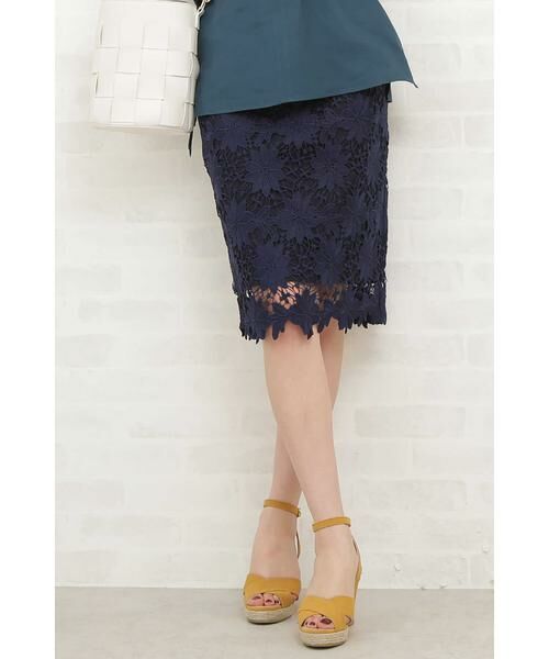 ＊＊N.Natural Beauty Basic / エヌ ナチュラルビューティーベーシック スカート | ビッグフラワーケミカルレースタイトスカート（ネイビー）