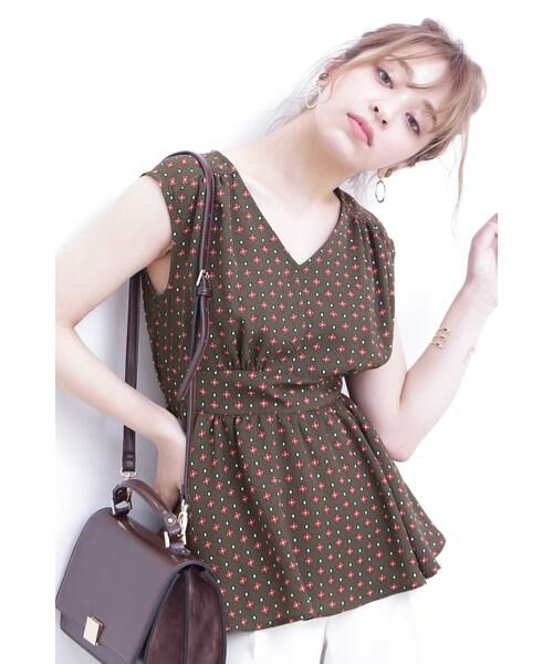 ＊＊N.Natural Beauty Basic / エヌ ナチュラルビューティーベーシック シャツ・ブラウス | ぺプラムノースリーブブラウス　総柄（カーキ2）