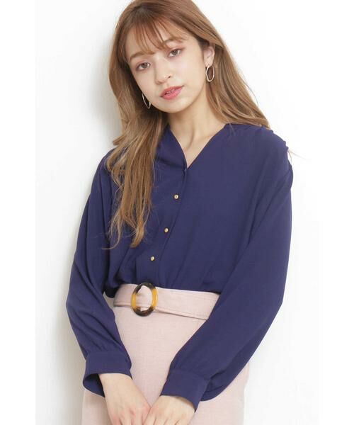 ＊＊N.Natural Beauty Basic / エヌ ナチュラルビューティーベーシック シャツ・ブラウス | ゴールドパーツボタンブラウス（ネイビー）