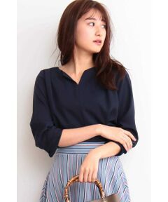 キーネックタックドレープブラウス