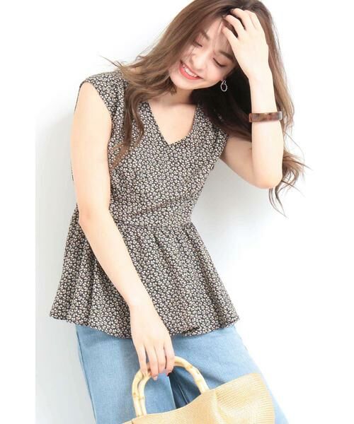 ＊＊N.Natural Beauty Basic / エヌ ナチュラルビューティーベーシック シャツ・ブラウス | ぺプラムノースリーブブラウス（ブラックフラワー1）