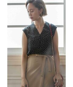 ドットノースリーブブラウス