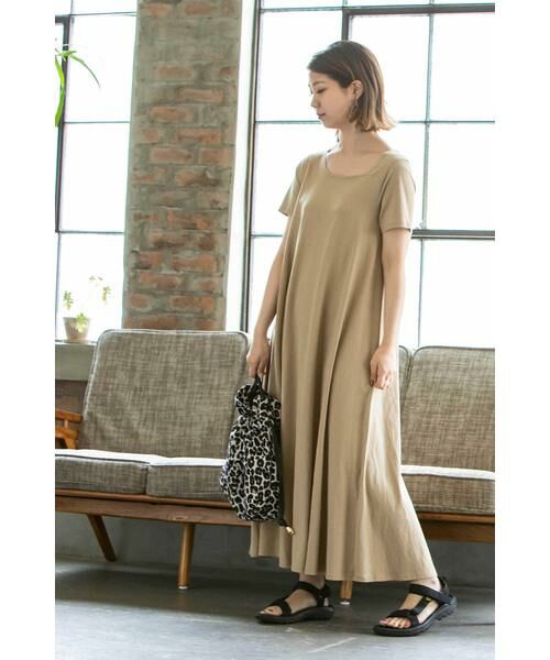 ＊＊N.Natural Beauty Basic / エヌ ナチュラルビューティーベーシック ワンピース | イレギュラーネックカットマキシワンピース（ベージュ）