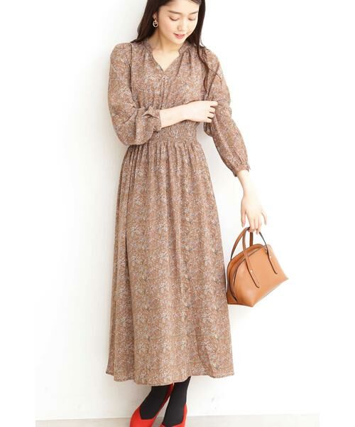 ＊＊N.Natural Beauty Basic / エヌ ナチュラルビューティーベーシック ワンピース | スタンドカラーシャーリングフラワーマキシワンピース（ベージュベース1）