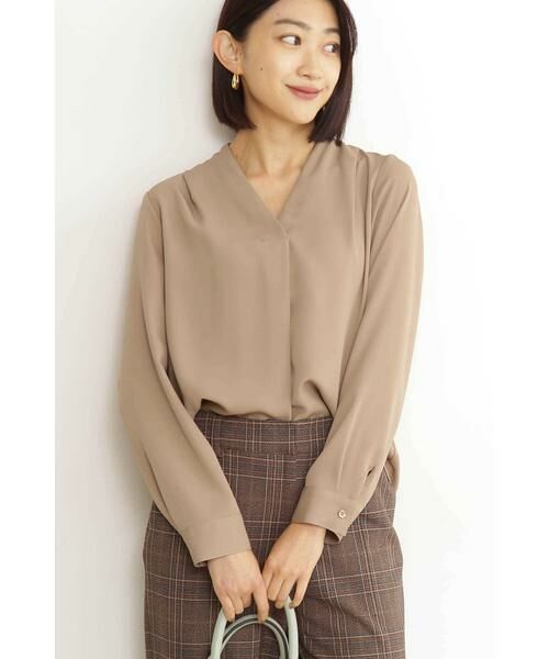 ＊＊N.Natural Beauty Basic / エヌ ナチュラルビューティーベーシック シャツ・ブラウス | ガルーダドビーシャツ Vネック（ベージュ）