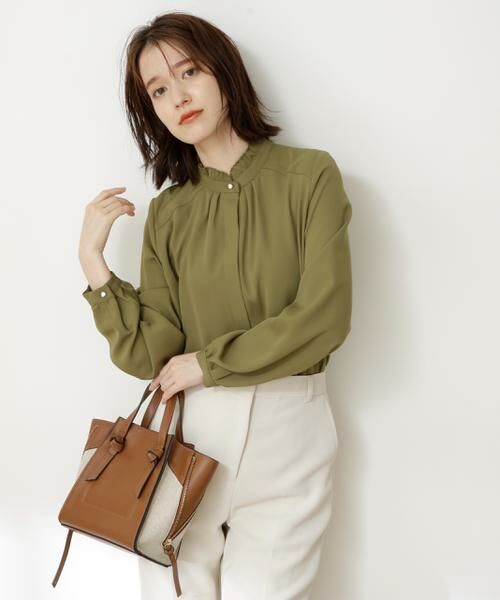 ＊＊N.Natural Beauty Basic / エヌ ナチュラルビューティーベーシック シャツ・ブラウス | キリピコフリルネックブラウス（カーキ）