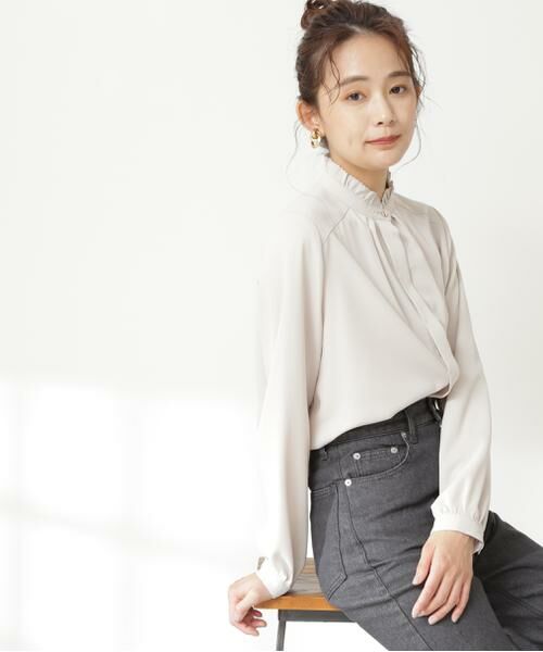 ＊＊N.Natural Beauty Basic / エヌ ナチュラルビューティーベーシック シャツ・ブラウス | キリピコフリルネックブラウス（クリーム）
